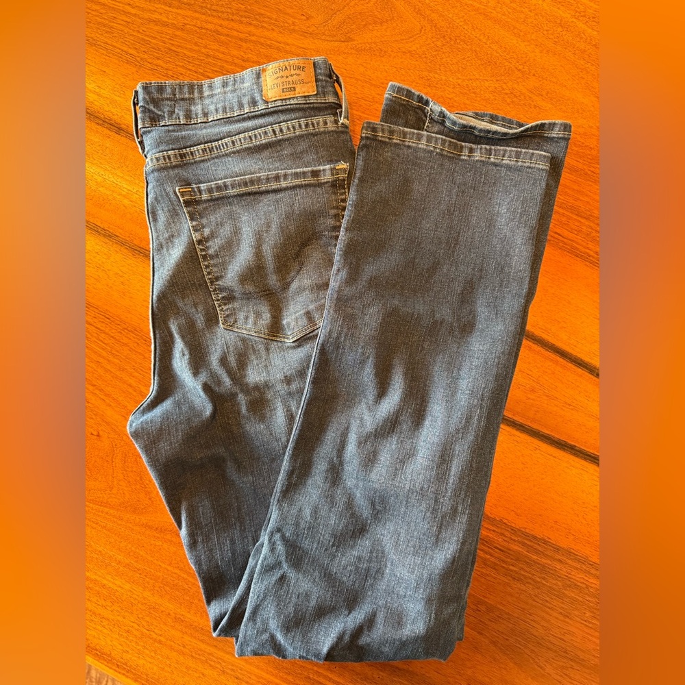 Levi's Signature Totally Shaping Straight Jeans size 8